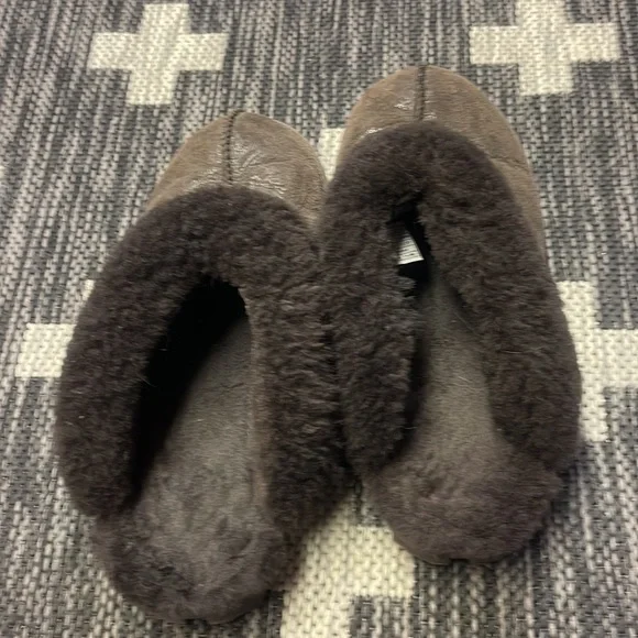 Ugg Slippers Size 5 Brown - Picture 3 of 5